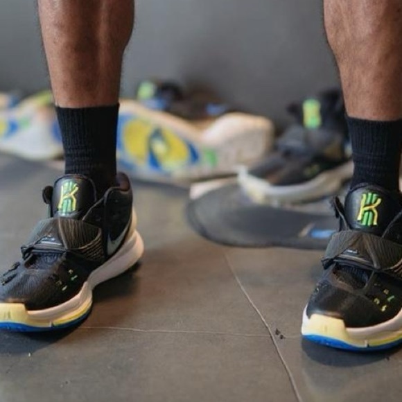 Nike Kyrie 6 "Shutter Shades" Black Glow In The Dark Men Size 9 - Picture 2 of 6